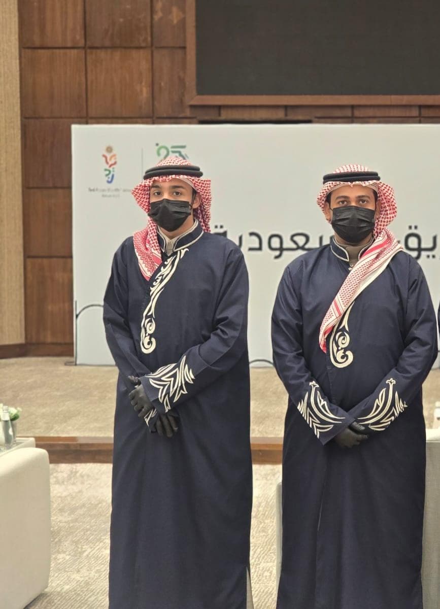 قهوجيين بذوق راقٍ… قهوة أصيلة وحضور يترك أثر.